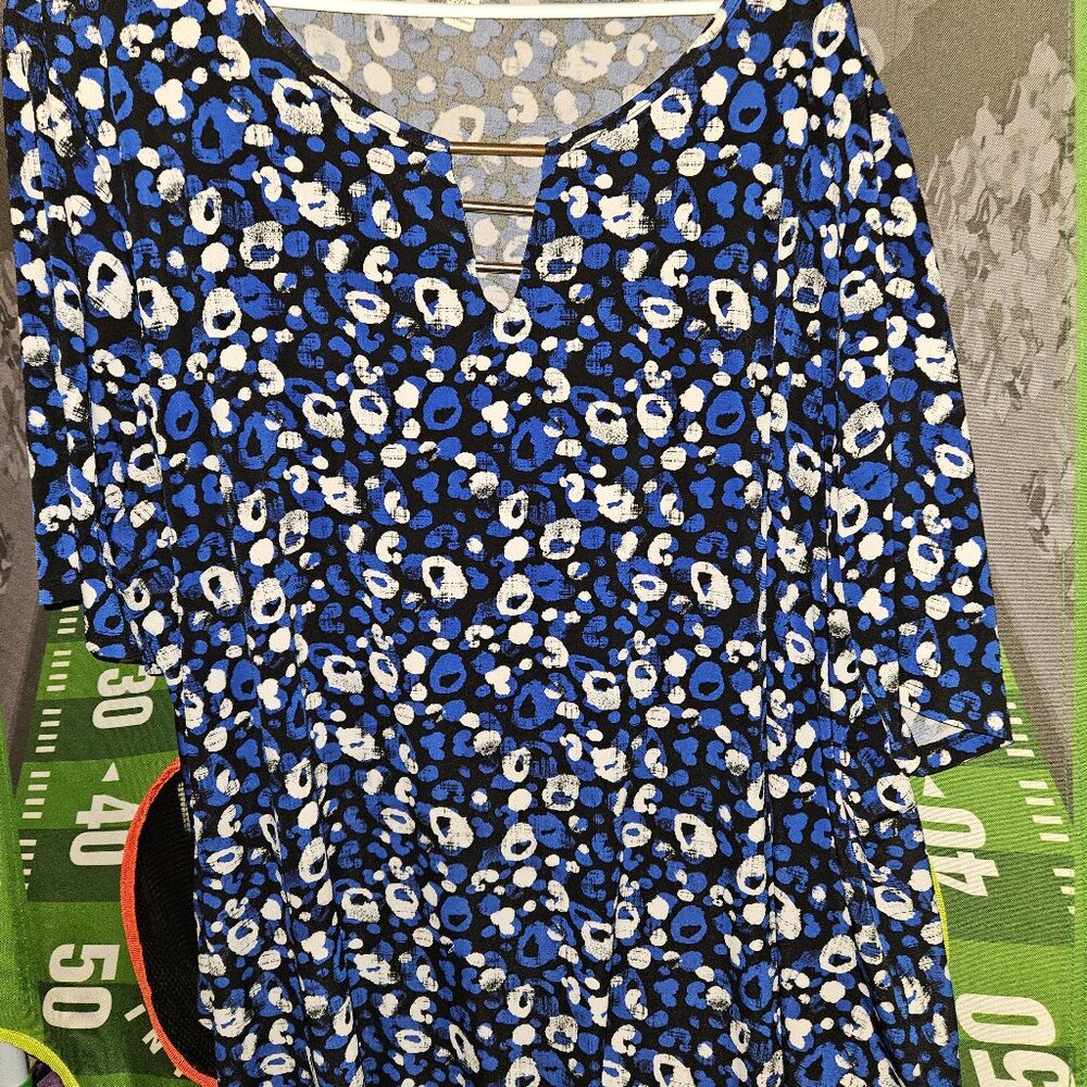 Pretty blue top catos 22/24 plus